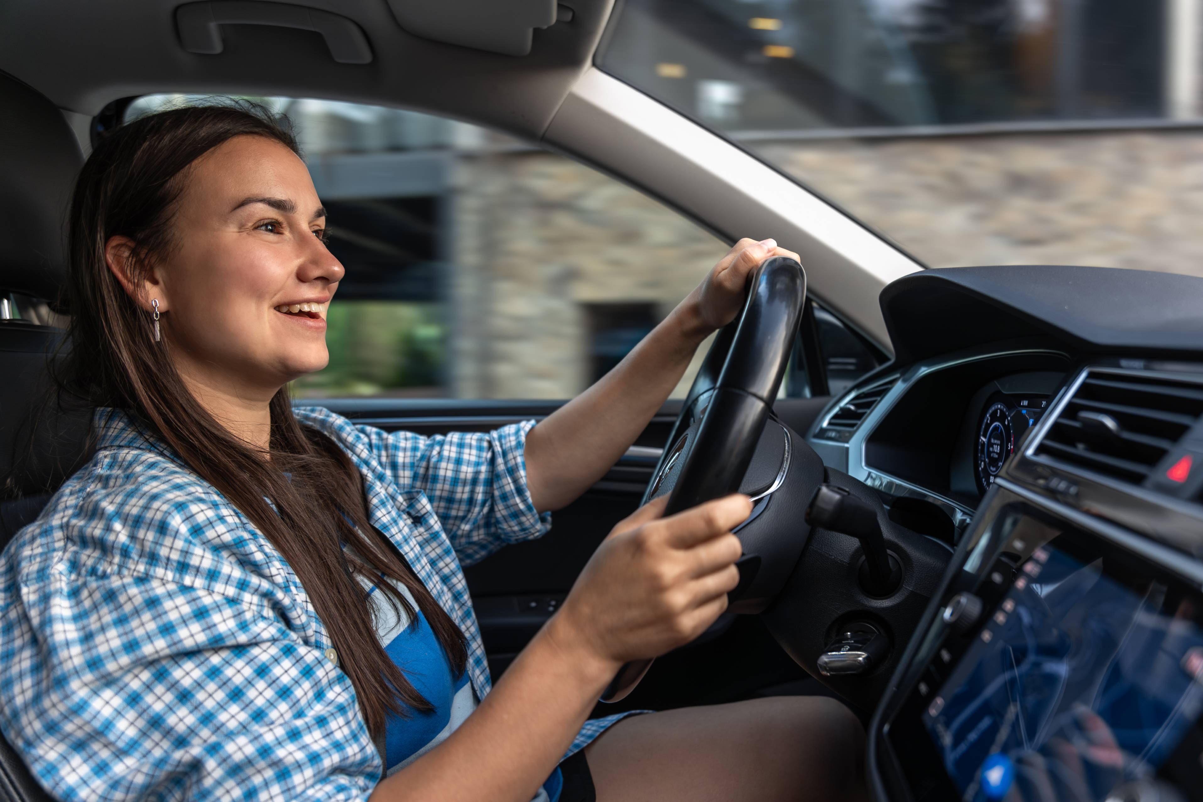 Cómo ahorrar combustible durante tu viaje por carretera este verano